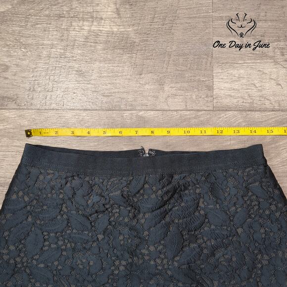 Ann Taylor Pencil Skirt Size 4 - Picture 3 of 5